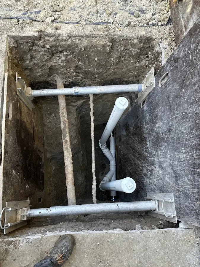 Experienced plumber completing Drain Cleaning work in Marin City